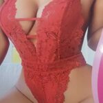 Kırmızı dantel, derin V dekolteli, transparan kadın body iç giyim modeli