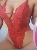 Kırmızı dantel, derin V dekolteli, transparan kadın body iç giyim modeli